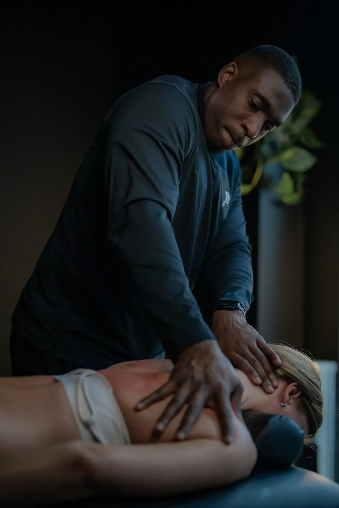Hands on neck and shoulder manual therapy at PROS Fort Lauderdale